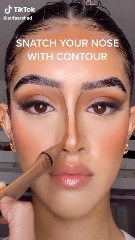 Contour The Nose, Contouring The Nose, How To Contour Without Contour, How To Blend Contouring Step By Step, Reverse Nose Contour, How To Contour My Nose, Easy Face Contouring, Nose Makeup Tricks, Nose Contour For Long Nose