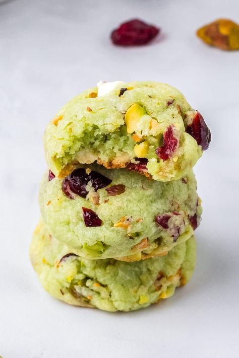 These Pistachio Pudding Cookies are easy to make and melt in your mouth. These are always a massive hit at a cookie exchange! Pistachio Ricotta Cookies, Pistachio Cream Cookies, Pistachio Cookie, Pistachio Pudding Cookies, Crescent Cookies, Sweets To Make, Cookie Recipes Chewy, Pistachio Cookies, Sugar Cookie Mix