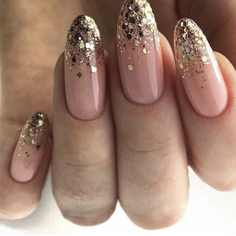 Indian Nails, Classy Nail Art Ideas, Bridal Nails Designs, Engagement Nails, Quick Nail Art, Hard Gel Nails, Bridal Nail Art, Wow Nails, Gold Glitter Nails