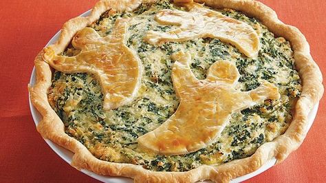 Serve your family with this cheesy pie that’s made using Pillsbury® pie crusts and Green Giant® spinach - a delicious dinner for Halloween. Pillsbury Pie Crust, Mummy Recipes, Spinach Pie, Pie Crusts, Yummy Mummy, Halloween Dinner, Halloween Food For Party, Halloween Recipes, Pie Crust