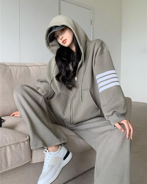 Jumpers Outfit, Boyish Outfits, Korean Outfit Street Styles, Stylish Hoodies, Korean Casual Outfits, Tomboy Style Outfits, Korean Fashion Trends, Easy Trendy Outfits, Ulzzang Fashion