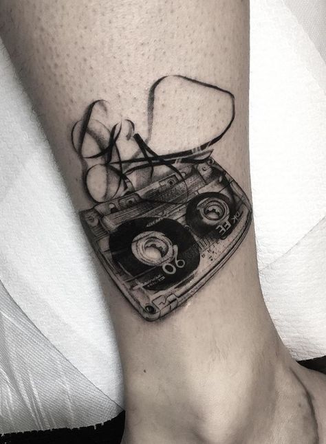 Old Tape Tattoo Mix Tape Tattoo, Casette Tape Tattoo, Turntable Tattoo, Cassette Tape Tattoo, Cassette Tattoo, Tape Tattoo, Rock And Roll Tattoo, Cassette Audio, Marvel Tattoos