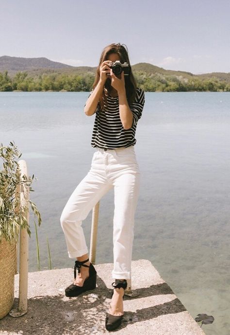 El único zapato que podrás llevar en tu look de invitada y de playa - Foto 1 Castaner Espadrilles Outfit, Espadrilles Outfit, Castaner Espadrilles, Gala Gonzalez, Spring Summer Outfits, Jean Outfits, Spring Summer Fashion, White Jeans, Outfit Of The Day