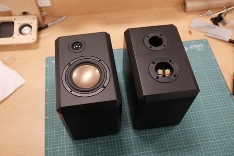 Diy Bookshelf Speakers, Diy Speaker Kits, Diy Boombox, Speaker Building, Diy Bluetooth Speaker, Dayton Audio, Diy Audio Projects, Diy Bookshelf, Speaker Projects