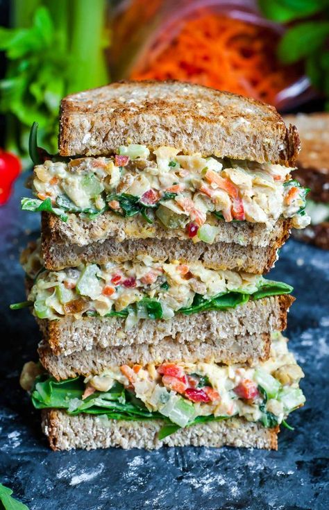 Salad Taco, Salad Macaroni, Salad Sandwich Recipe, Chickpea Salad Sandwich, Resep Salad, Veggie Sandwich, Fish Salad, Vegan Sandwich, Salad Sandwich