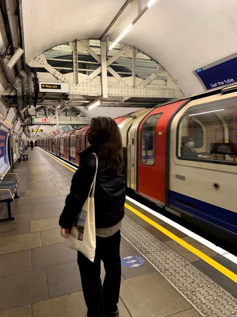 Tube Photoshoot, Train Photoshoot, London Tube, City Girl, Insta Photo, Photo Inspo, Photo Shoot, Train, London