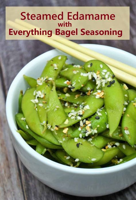 Steamed Edamame are seasoned with Everything Bagel Seasoning for a delicious and healthy snack or appetizer. This edamame recipe takes only 10 minutes to make! #steamededamame #seasonededamame #edamamerecipe Steamed Edamame, Edamame Recipe, Fast Healthy Dinner, Edamame Recipes, Everything Bagel Seasoning, Bagel Seasoning, Appetizers Easy Finger Food, Yummy Healthy Snacks, Cold Appetizers