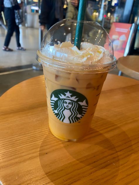 Pumpkin Spiced Latte Starbucks, Pumpkin Spice Latte Aesthetic, Pumpkin Spice Latte Starbucks, Pumpkin Starbucks, Olive Smith, Latte Aesthetic, Bakery New York, Starbucks Pumpkin Spice Latte, Autumn Bucket List