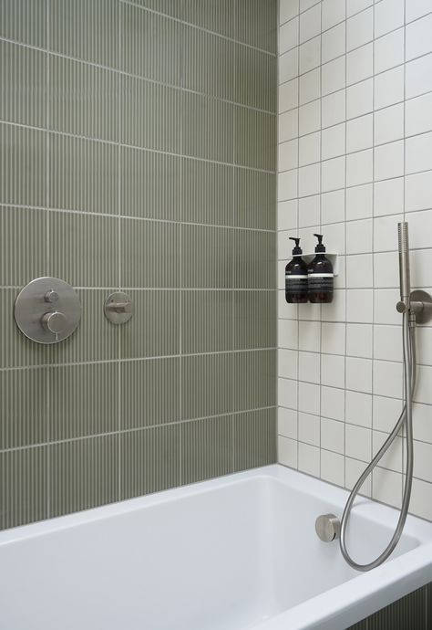 Graphic Tile Bathroom, Small Green Bathroom, Off White Tiles, Square Tile Bathroom, Large Tile Bathroom, Minimalist Bathroom Ideas, Vitra Bathrooms, Minimalist Small Bathrooms, Big Bathtub