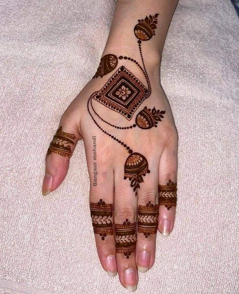 Causal Nail Designs, Name Mehndi Design, Minimal Mehendi, Back Side Mehndi Design, Side Mehndi Design, Back Side Mehndi, Designer Mehndi, Arabic Mehandi, Feeling Photos