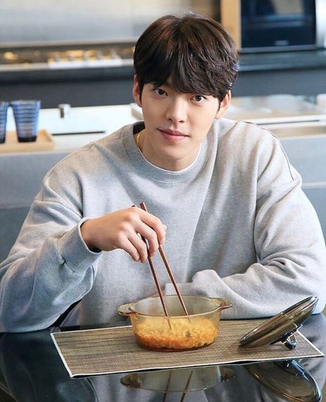 Las etiquetas más populares para esta imagen incluyen: handsome, korean, kdrama, kim woo bin y cute Kim Wo Bin, Gaun Koktail, Uncontrollably Fond, Shin Min Ah, Sung Kyung, Won Bin, Woo Bin, Kim Woo Bin, Bae Suzy