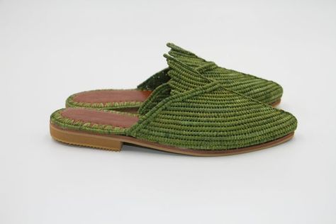 Straw Slippers, Moroccan Shoes, Raffia Shoes, Womens Clogs And Mules, Moroccan Slippers, Babouche Slippers, Raffia Sandals, Shoe Molding, Clogs And Mules