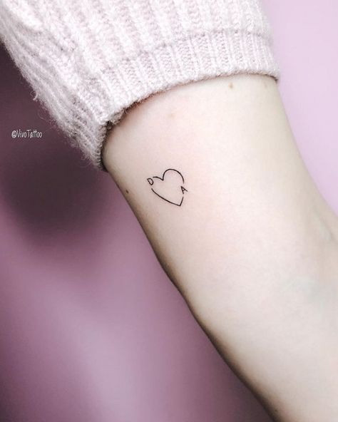 70+ Simple Arm Small Tattoos Designs And Ideas For 2019 ... #smalltattoo #tattooideas Simple Small Tattoos, Small Tattoos Designs, Diy Tattoo Permanent, Small Heart Tattoos, Shape Tattoo, Muster Tattoos, Inspiration Tattoos, Initial Tattoo, Phoenix Tattoo