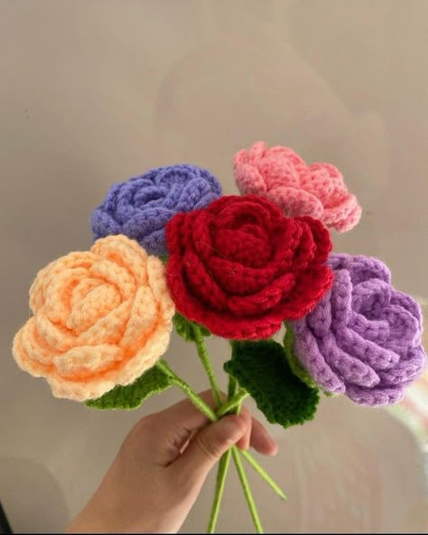 Knitting Flowers, Rose Flower Bouquet, Free Crochet Doily Patterns, Pretty Crochet, Crochet With Cotton Yarn, Crochet Bouquet, Crochet Bag Pattern Free, Crochet Business, Crochet Doily Patterns