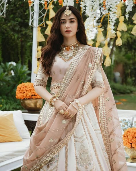 Sana Javed, Sajal Aly, Wedding Lehenga Designs, Latest Bridal Dresses, Pakistani Fashion Party Wear, Beautiful Pakistani Dresses, Indian Dresses Traditional, Indian Bridal Dress, Bridal Dress Fashion