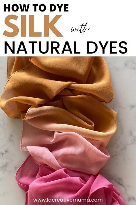 How to dye silk (with natural dyes) - La creative mama Silk Yarn Projects, Types Of Silk Fabric, Free Applique Patterns, Fabric Dyeing Techniques, Eco Dyeing, Silk Clothing, Diy Fabric Crafts, Diy Textiles, Natural Dyeing