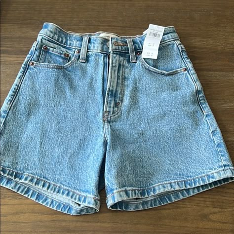 Dad Shorts, Quoi Porter, Abercrombie Jeans, Outfit Inspo Summer, Summer Jeans, The Fashion Industry, Fashion Industry, Dream Clothes, Cute Casual Outfits