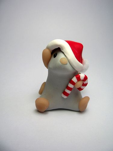 Santa Mouse | This wee mouse's hat is just too big for him! | Kirsten Miller | Flickr Christmas Fondant, Santa Mouse, Pasta Cake, Christmas Mice, Fondant Animals, Xmas Cake, Polymer Clay Figures, Christmas Clay, Polymer Clay Christmas