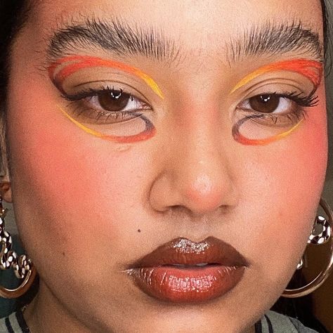 Neon Graphic Liner, Artsy Makeup Look, Graphic Liner Looks, Cake Eyeliner, Liner Looks, Artsy Makeup, Funky Makeup, Bold Eye Makeup, Graphic Eyeliner