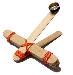 Popsicle Stick Catapult??? I know two little boys and one big boy that are going to love this! Marshmallow Catapult, Oppgaver For Barn, Cc Cycle 2, Force And Motion, Scout Ideas, Cub Scout, Classical Conversations, Camping Crafts, Cub Scouts