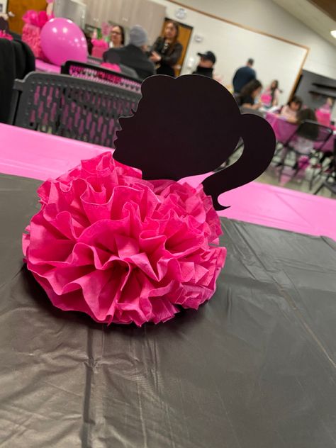 Pink Barbie Centerpiece, Barbie Bingo, Barbie Centerpieces Ideas, Barbie Centerpiece, Barbie Letters, Tissue Paper Centerpieces, Barbie Centerpieces, 7th Birthday Party Ideas, Barbie Party Decorations