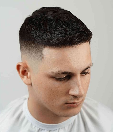 40 Amazing Short Fade Hairstyle Ideas For Men Army Cut, Army Haircut, Baseball Haircuts, Short Fade Haircut, Dunner Wordend Haar, Skin Fade, Fade Haircuts, Athletic Hairstyles, Crew Cut