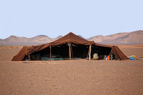 0990 Nomad Tent Near the Sahara Desert Camp Morocco 12-08-2010 Arabian Tent, Desert Tent, Desert Nomad, Desert Camp, Saudi Arabia Culture, Diy Tent, Night Hiking, The Sahara Desert, Lightweight Tent