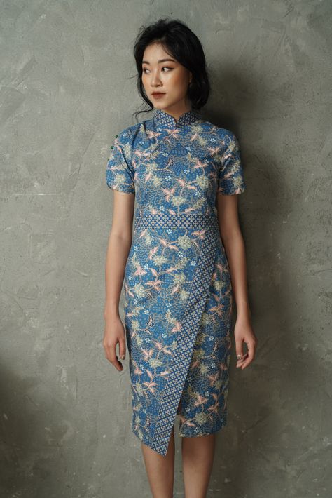 Joli Pretty – Modern Cheongsam/Qipao Singapore online shop Chinese Dress Modern, Cheongsam Design, Fashion Batik, Qipao Modern, Batik Dress Modern, Women Silk Dress, Thai Fabric, Modern Cheongsam Dress, Cheongsam Modern