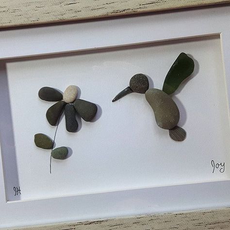 1000+ ideas about Pebble Art on Pinterest | Rock Art, Stone Art ... Tre Kunst, Stone Pictures Pebble Art, Apartment Hacks, Art Pierre, Rock And Pebbles, Sea Glass Crafts, Stone Pictures, Humming Bird, Flower Bird