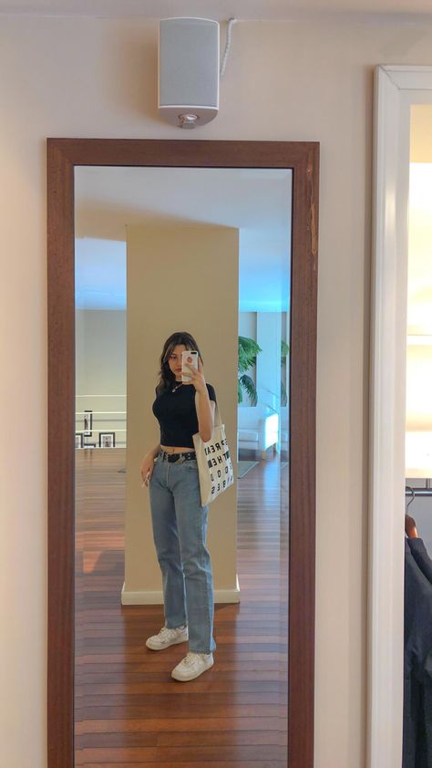 Summer Mirror Selfie, Mirror Poses Standing, Back Mirror Selfie, Bedroom Mirror Selfie, Selfie Poses Face, Standing Mirror Selfie, Mirror Selfie Poses Face, Selfie In Mirror, Mirror Photo Ideas