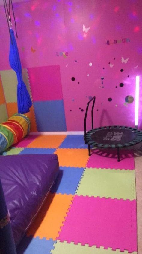 Sensory Room On A Budget, Diy Sensory Room Ideas Schools, Sensory Room Ideas For Kids, Sensory Space At Home, Special Needs Room Ideas, Special Needs Bedroom, Sensory Rooms For Adults, Sensory Room Diy, Sensory Bedroom Ideas