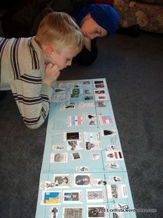 make your own time line book -- Montessori learning Classroom Timeline, History Timeline Template, Weekly Report, Homeschool Projects, Learn History, Montessori Learning, Time Line, Social Studies Lesson, Homeschool History