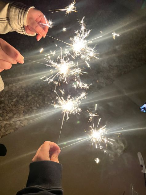 Teen Vision Board, Celebration Aesthetic, Birthday Sparklers, Party Sparklers, Ariana Grande Anime, Birthday Party Images, Winter Celebration, 20th Birthday Party, Eighteenth Birthday