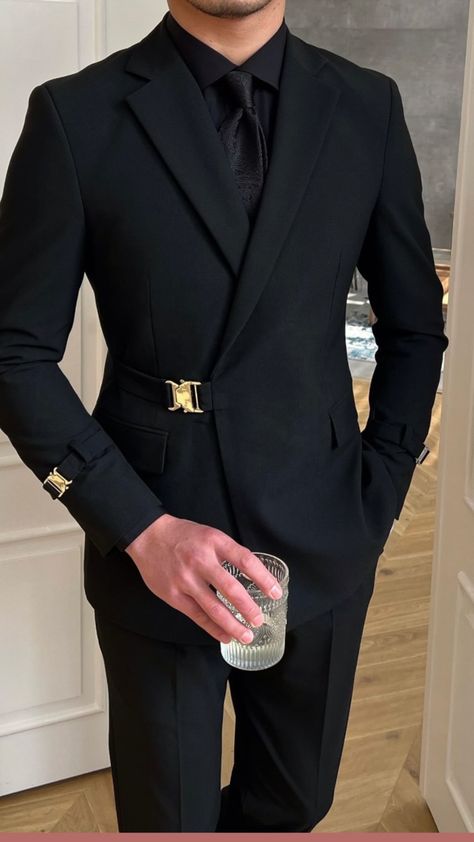 Blazer With Belt Men, Black Formal Dress Men Wedding, Award Ceremony Outfit Men, Groommaids Suit, Groom Suit Aesthetic, Prada Suit Men, Brown Suit Men Wedding, Mens Black Tie Attire, Black Suit Aesthetic