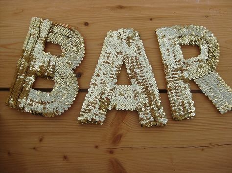 Glitter Bar Wedding, Glitter Bar Party, Glitter Bar Ideas, Glitter Shoot, Gold Glitter Wedding Cake, Sequin Wedding Cake, Glitter Wedding Cake, Glitter Party Decorations, Glitter Bar