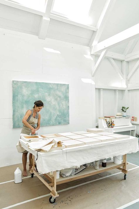 Betsy Eby prepares canvases in her studio. On the wall behind hangs one of her encaustic abstract works in progress. Post Decor, Garage Art Studio, Painters Studio, Art Atelier, Art Studio Space, Artist Studios, Art Studio Room, Art Studio Design, Workshop Studio