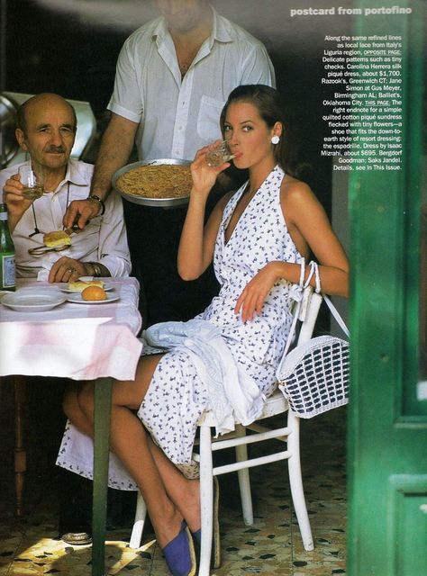 US Vogue December 1993 Christy Turlington by Arthur Elgort and Carlyne Cerf de Dudzeele Arthur Elgort, Fashion Haul, Sonia Kashuk, Girl Korean, 90s Supermodels, 90s Models, Vogue Us, Elegante Casual, Christy Turlington