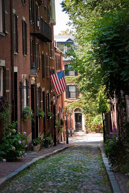 Boston // Acorn Street, Beacon Hill Acorn Street Boston, Boston Aesthetic, Beacon Hill Boston, Living In Boston, Fairytale Cottage, Beacon Hill, Row House, Future City, City Living