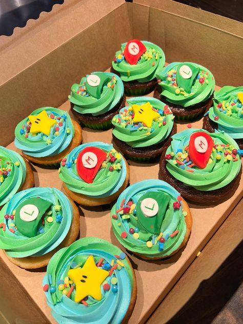 Super Mario Bros Party Ideas Cupcakes, Super Mario Theme Cupcakes, Simple Mario Cupcakes, Mario Toad Cupcakes, Mario And Luigi Cupcakes, Super Mario Brothers Cupcakes, Mario Birthday Cupcake Cake, Super Mario Smash Cake, Super Mario Cookie Cake