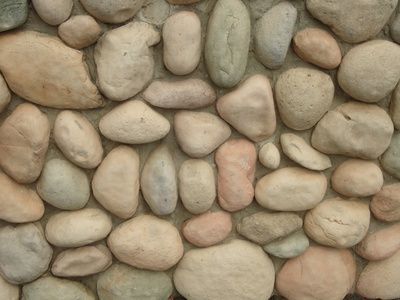 How to Build a River Rock Wall With Mortar thumbnail River Rock Wall Landscaping, River Rock Wall Interior, Hacienda Landscape, River Rock Wall, River Rock Patio, Recreational Pond, Rock Wall Landscape, Construction Hacks, Attached Greenhouse