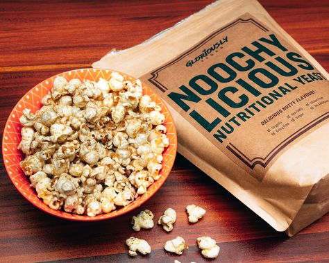 A healthy snack with big, bold flavor - kids and adults alike go nuts for the nutty-cheesy flavor of this nutritional yeast popcorn. Popcorn With Coconut Oil, Nutritional Yeast Popcorn, Popcorn Snacks Healthy, Popcorn Healthy, Coconut Oil Popcorn, Nutritional Yeast Benefits, Popcorn Recipes Easy, Healthy Popcorn, Homemade Popcorn