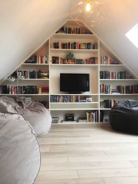 Attic Bedroom Bookshelves, Library In Attic, Attic Library Ideas, Attic Bookshelves, Modern Reading Corner, Room Ideas Attic, Book Shelves Aesthetic, Kids Reading Nook Ideas, Read Nook