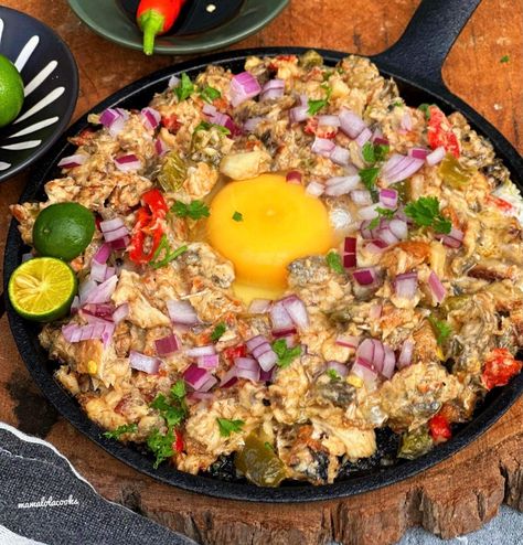 Spicy Canned Tuna, Tuna Sisig, Sisig Recipe, Easy Filipino Recipes, Canned Tuna, Lime Salt, Filipino Recipes, Creamy Sauce, Main Meals