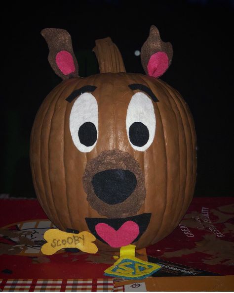 Painted Pumpkins Scooby Doo, Bluey Pumpkin Ideas, Scooby Doo Pumpkin Painting, Scooby Doo Pumpkin, Painting For School, Storybook Pumpkin, Halloween Pumpkin Decorations, Book Character Pumpkins, Story Book Pumpkin