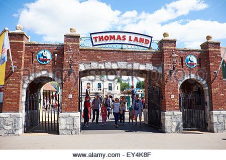 Entrance To Thomas Land Within Drayton Manor Theme Park Near Tamworth Stock Photo: 85540123 - Alamy Minecraft Theme Park Entrance, Theme Park Entrance, Drayton Manor, Roblox Theme, Park Entrance, Minecraft Theme, Planet Coaster, Parc D'attraction, Uk Images