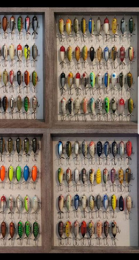 Organize Fishing Gear, Fishing Lure Organization Ideas, Pegboard Fishing Organization, Fishing Lure Display, Fishing Tackle Room, Fishing Shed, Rustic Fishing Decor, Fishing Lures Display, Fishing Tackle Organization