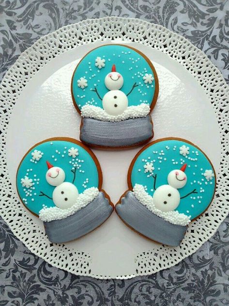 Flood Cookies, Christmas Pastry, Holiday Cookies Decorated, Christmas Sugar Cookies Decorated, Super Cookies, Cute Christmas Cookies, Snowman Cookies, Winter Cookie, Sugar Cookie Designs