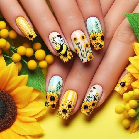 Sunshine Nails Design, Flower Chrysanthemum, Daisy Nail Art, Nail Shades, Yellow Nails Design, Yellow Nail, Sunflower Nails, Special Nails, Art Concepts