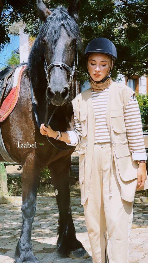 Hijab Riding Horse, Hijabi Equestrian Outfits, Hijabi Horse Riding Outfit, Horse Riding Outfit Hijab, Modest Horse Riding Outfit, Hijabi Horse Riding, Horses Outfit, Horse Riding Outfit Women, Horse Photography Poses