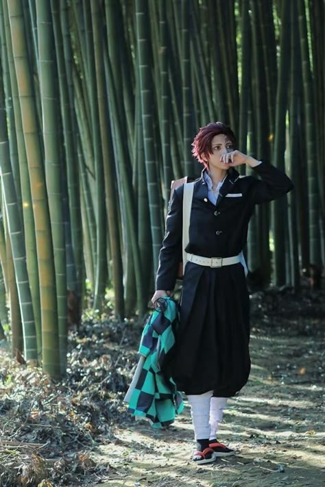 Tanjiro Cosplay, Demon Slayer Cosplays, Cosplay Demon Slayer, Kny Cosplay, Demon Slayer Cosplay, Top Cosplay, Kamado Tanjiro, Male Cosplay, Cosplay Characters